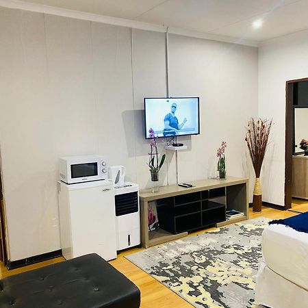 Airport Royal Guest House Kempton Park Dış mekan fotoğraf